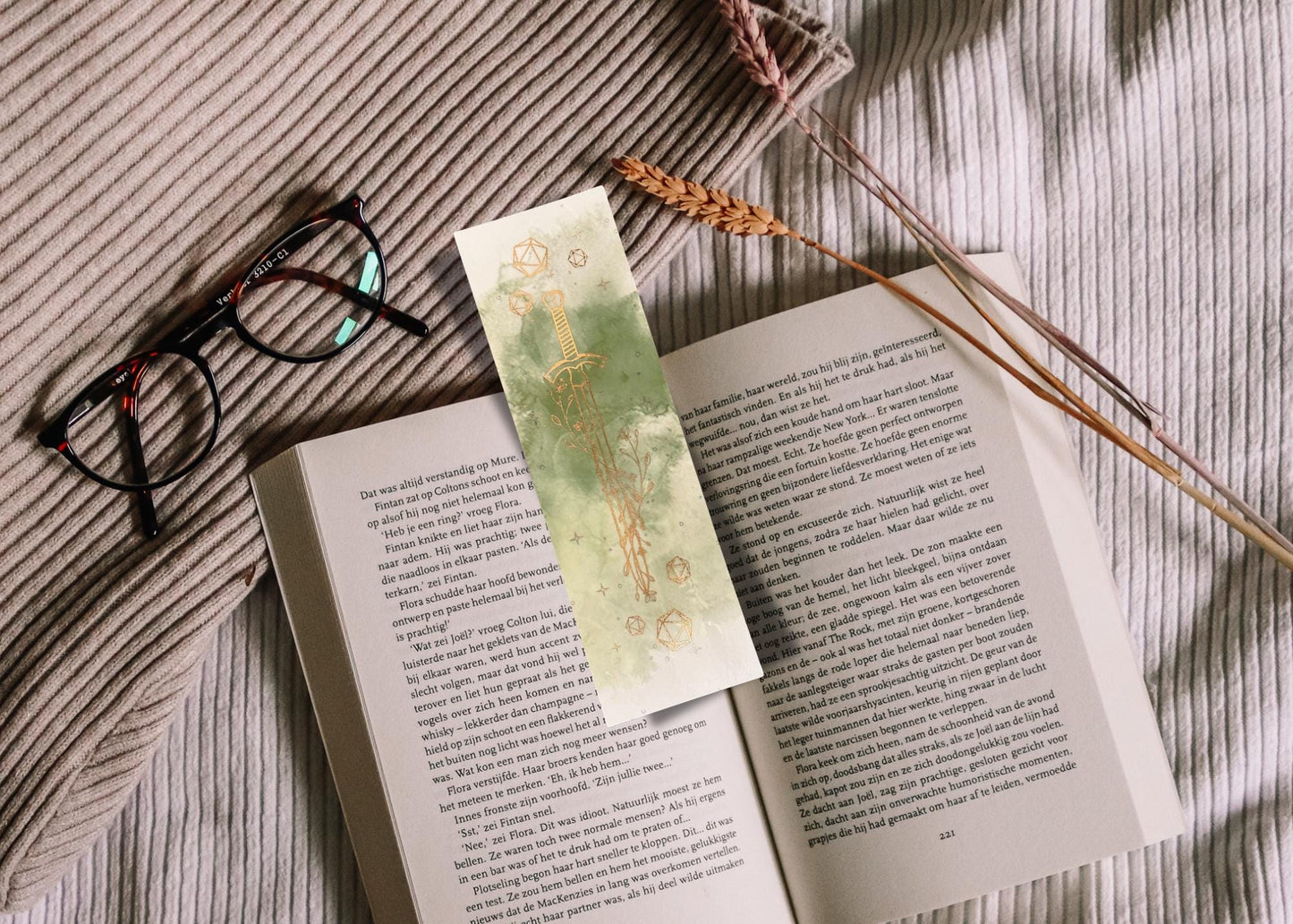 Golden Blade of Fate – Sword & D20 Foil Bookmark for Adventurers